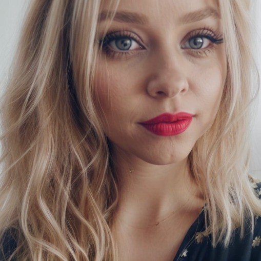 Angelique Visser - Professional Headshot